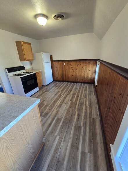 Kitchen - 349 S Dickason Blvd