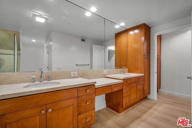 Building Photo - 7301 Vista Del Mar