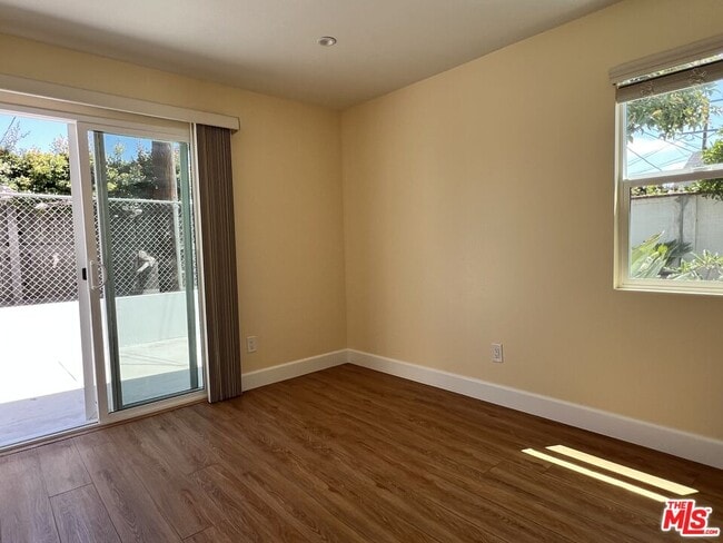 Building Photo - 3753 W 60th St