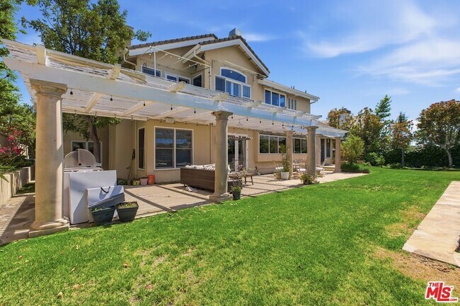 Building Photo - 6003 County Oak Rd