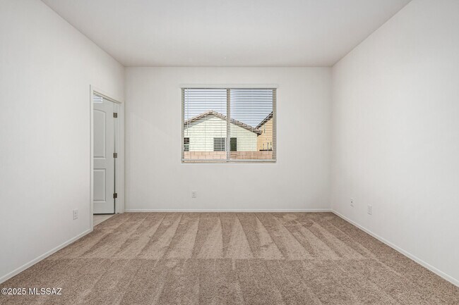 Building Photo - 9253 N Agave Gold Rd