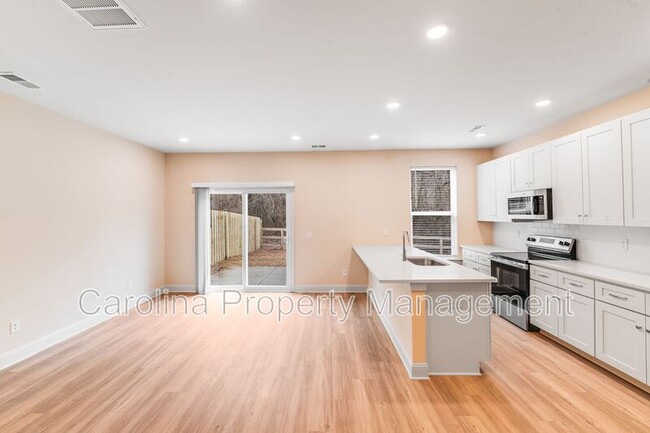 Building Photo - 645 Brookwood St