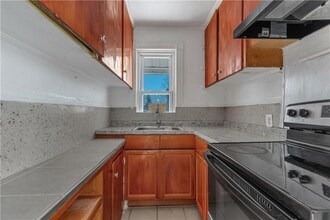 Building Photo - 1070 Main St