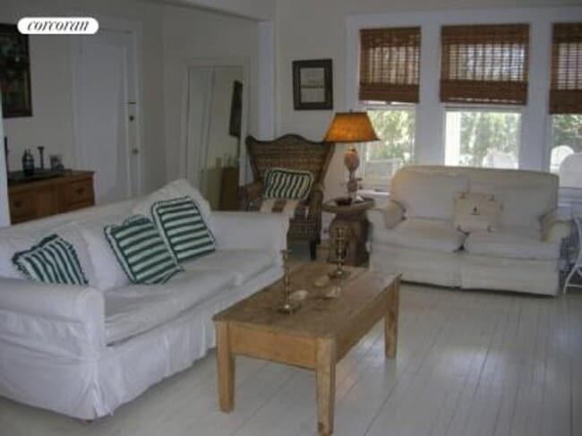 Building Photo - 101 Pantigo Rd