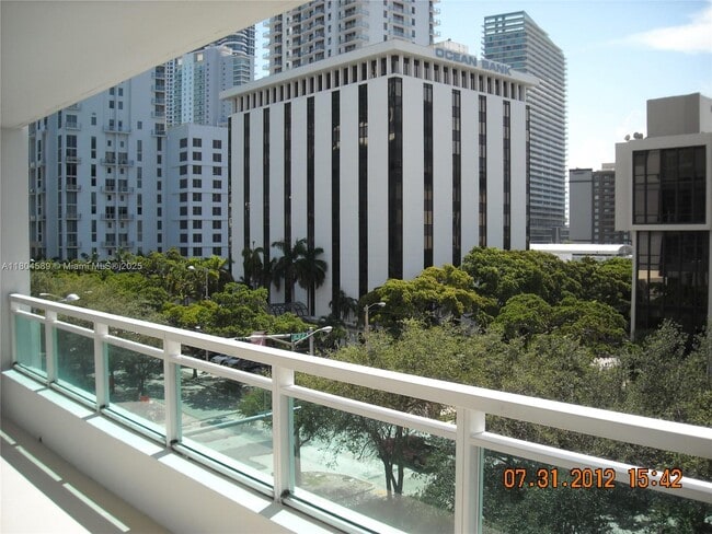 Building Photo - 951 Brickell Ave