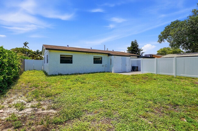 Building Photo - 1060 SW 5th Terrace