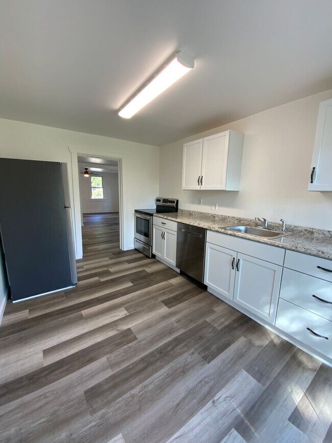 Building Photo - 3 br, 1 bath House - 111 NORTH RONKS ROAD