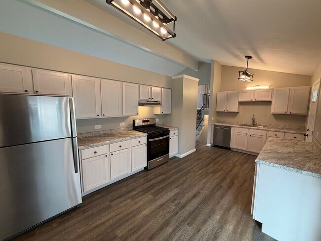 Building Photo - 109 Hickory Dr