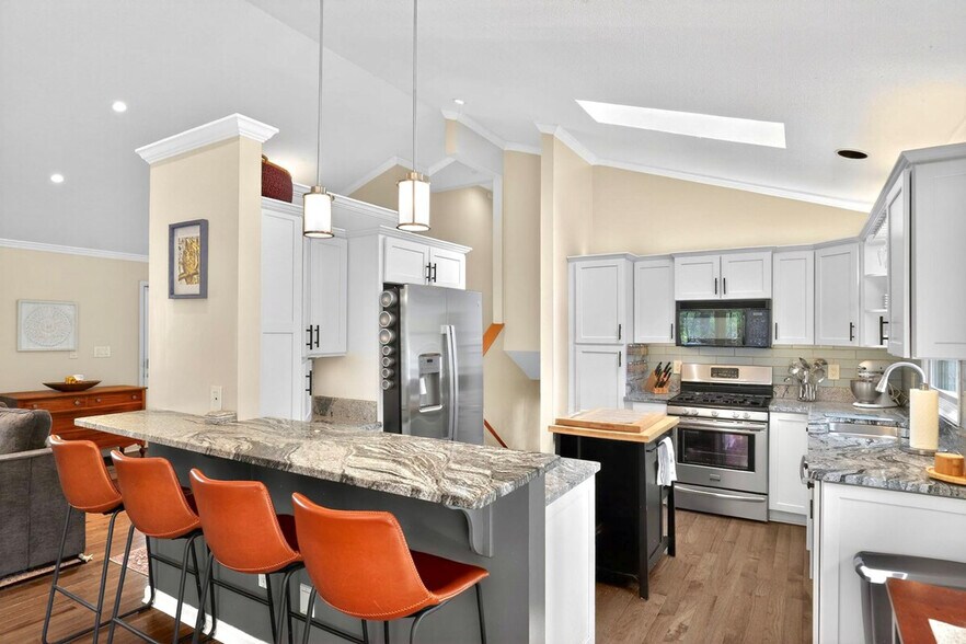 Building Photo - 6 Hunters Ridge Dr