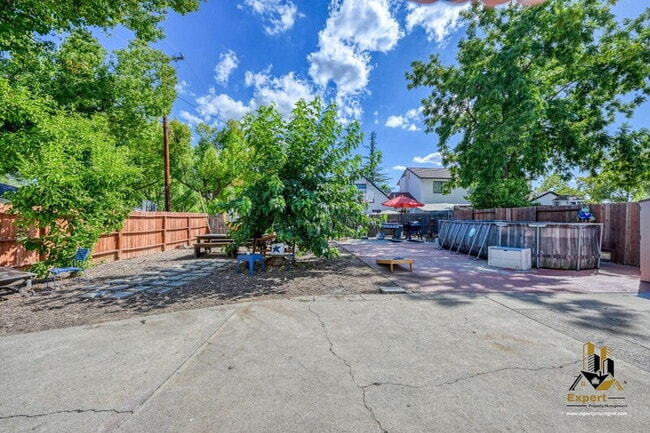 Building Photo - 257 Cedar St