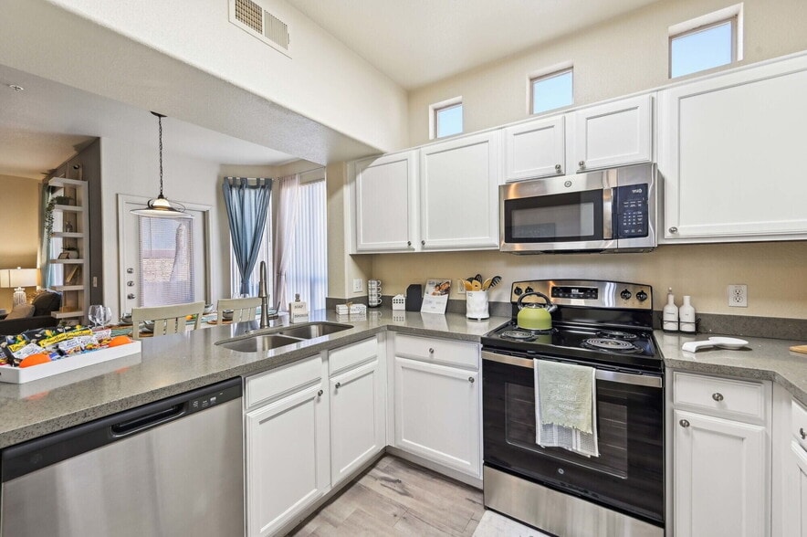 Interior Photo - The Villas At Camelback Crossing