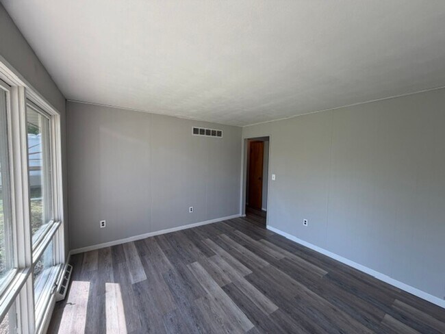 Building Photo - House for Rent in Bartonville 3 BR / 1 BA