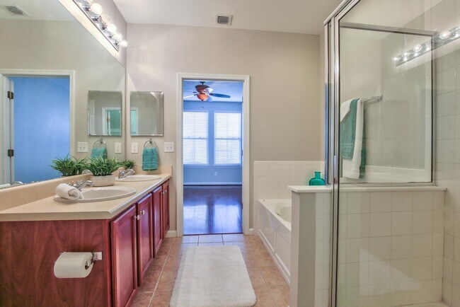 Building Photo - 4150 Four Oaks Blvd