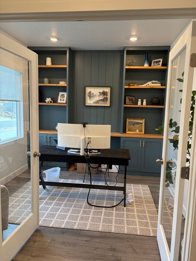 Building Photo - 1583 E Star Spgs Dr