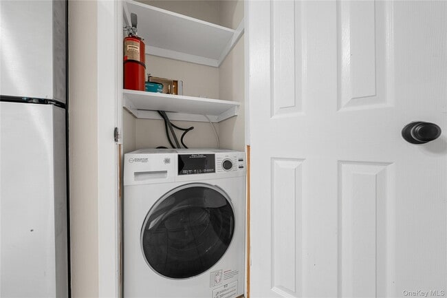 Building Photo - 410 Jericho Tpke