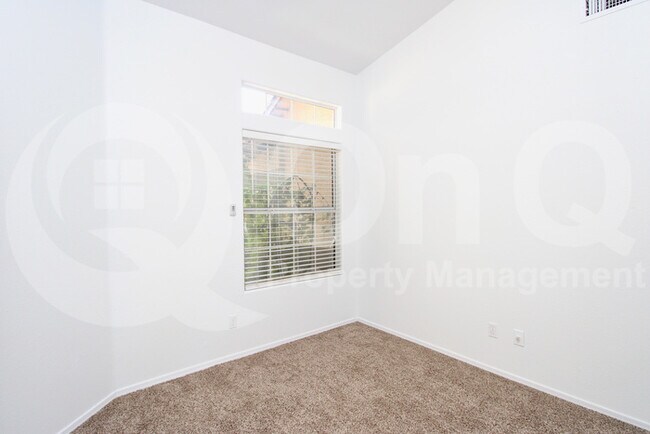 Building Photo - 661 W Horseshoe Ave