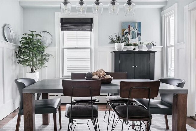 Building Photo - 16 Carroll Ave