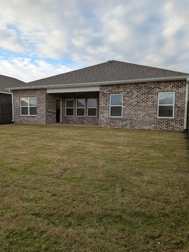 Building Photo - 336 Jackson Pt Cir