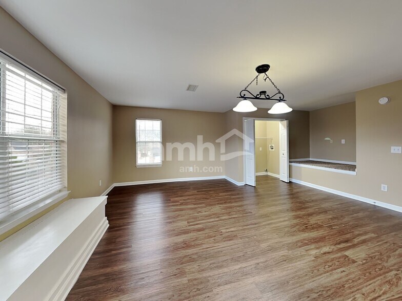 Building Photo - 2002 Woods Run