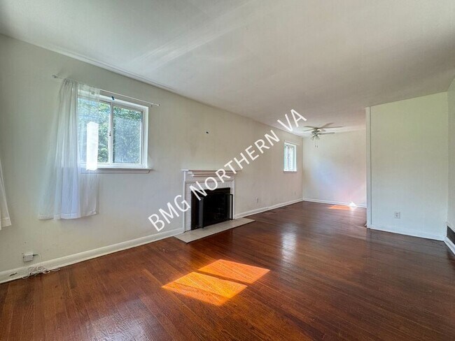 Building Photo - 7046 Lee Park Ct