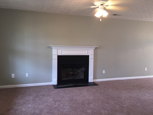 Building Photo - Ola schools 4 bedrooms 2.5 baths on large level lot