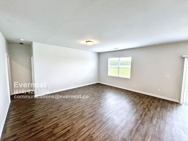 Building Photo - Spacious and Beautiful 5-Bedroom Home / Av...