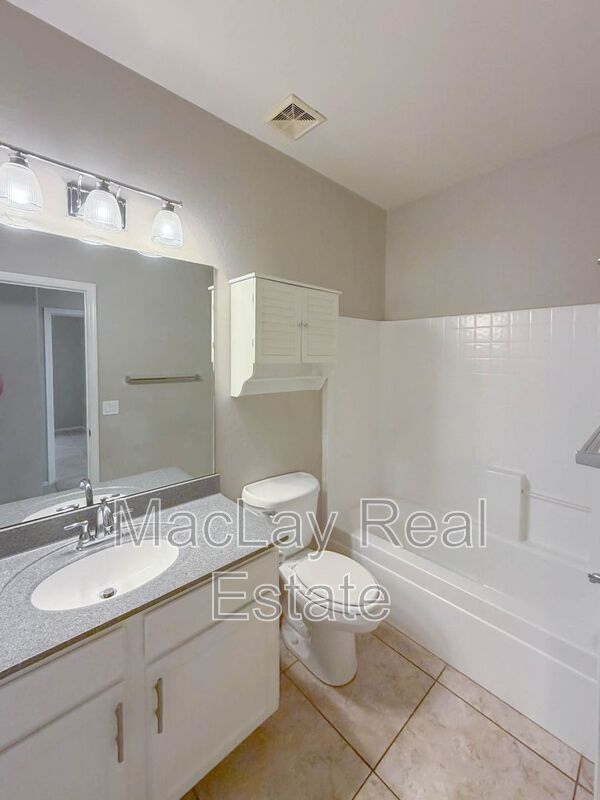 Building Photo - 203 W Cedar Dr