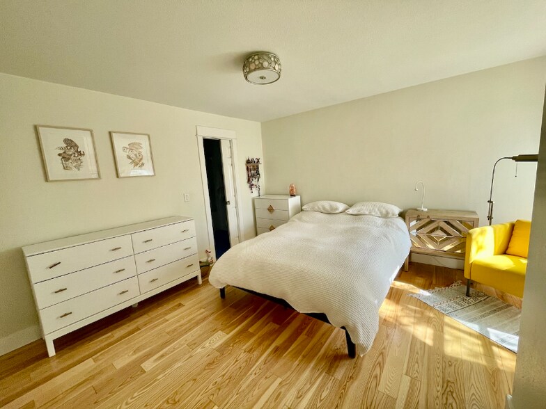 Building Photo - 82 Benthaven Pl