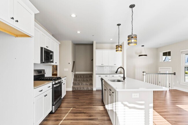 Building Photo - Stunning Single Family in Mechanicsburg