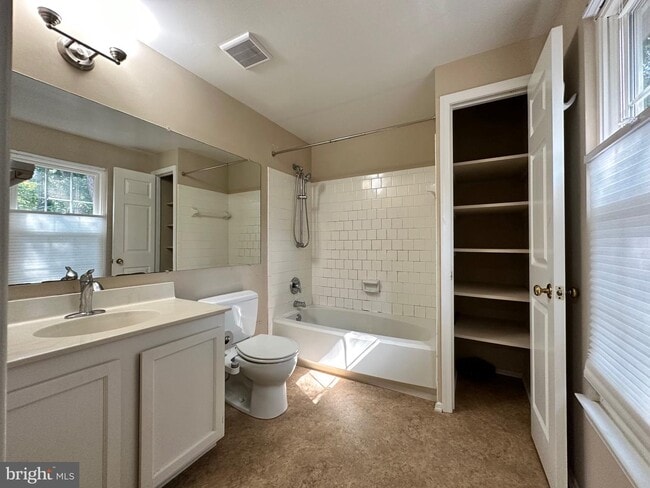 Building Photo - 6123 Martins Landing Ct