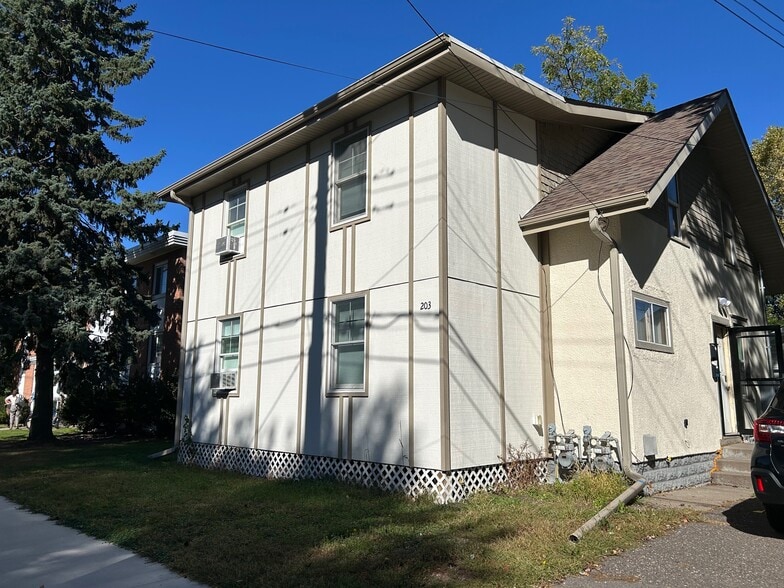 Front - 203 Annapolis St W