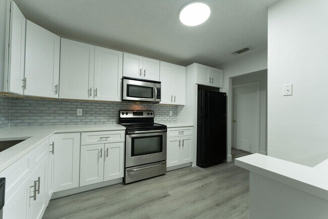 Building Photo - 1181 SW Sarto Ln