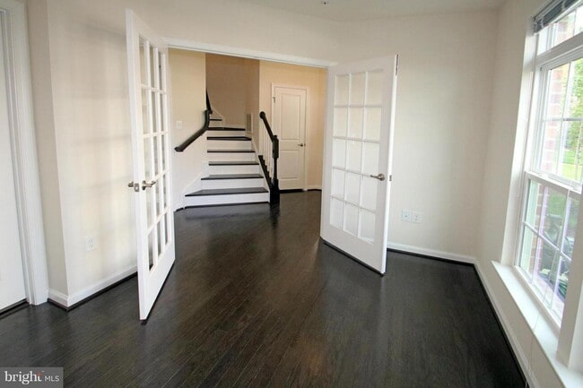 Building Photo - 2482 Baldwin Cres NE