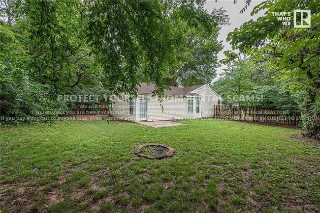 Building Photo - 3206 W Oakfield St