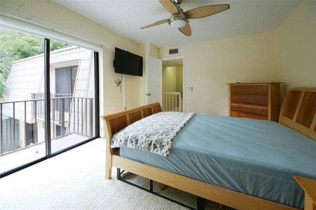 Building Photo - 1700 Embassy Dr