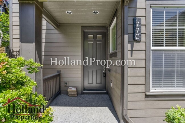 Building Photo - Comfortable & Convenient Hillsboro Living!