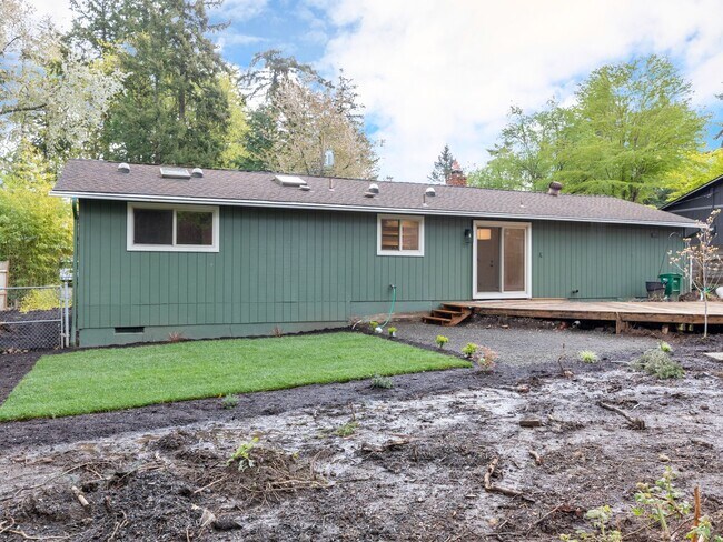 Building Photo - Single-family 3 bedroom home available for...