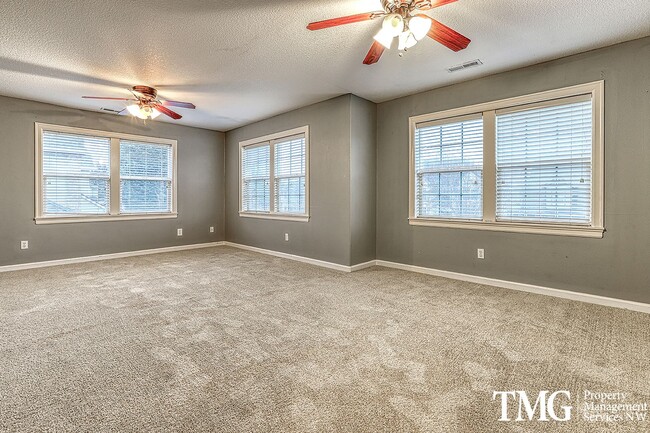 Building Photo - Stunning Home in Sought-After Ashley Heights!