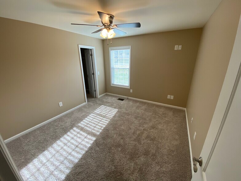 Building Photo - 1003 Jackson Heights Rd