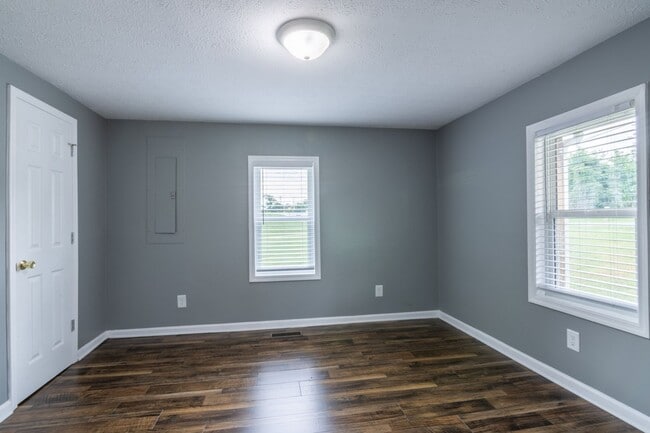 Building Photo - Charming home in the center of Lafayette!