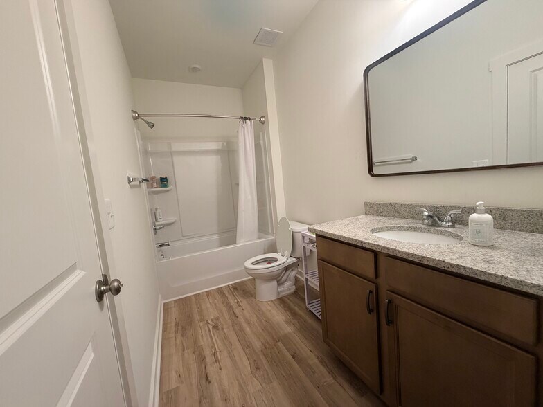 Building Photo - 2319 Discovery Loop