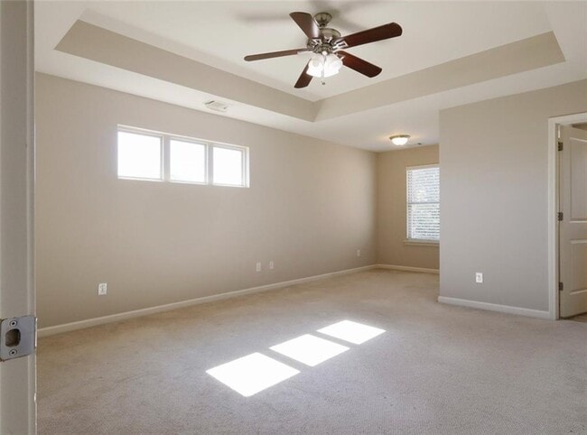 Building Photo - 204 Highland Village Ln