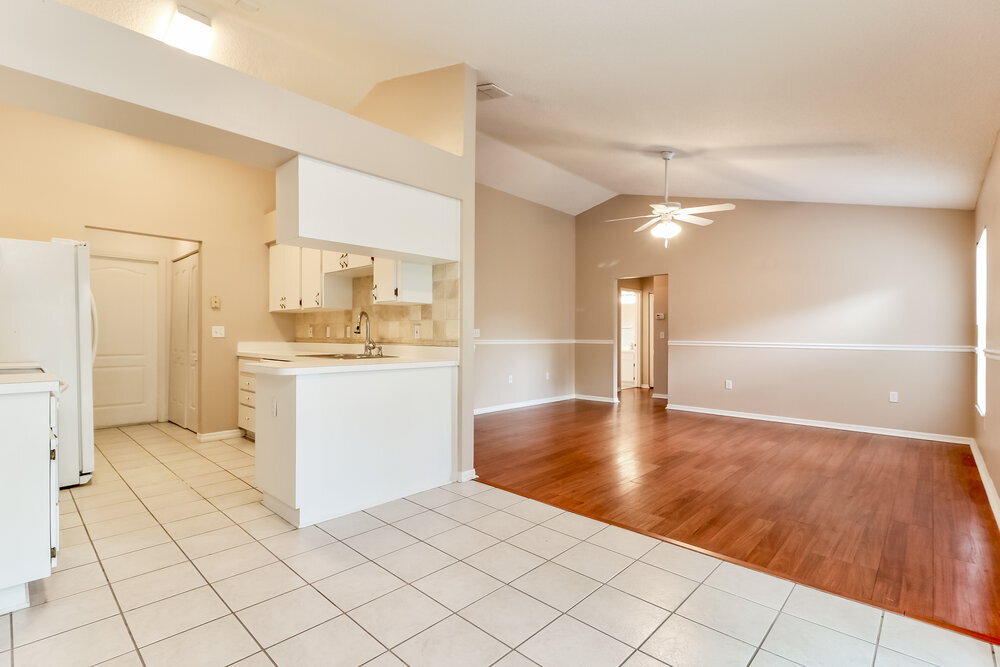 Building Photo - 656 Lakemont Dr