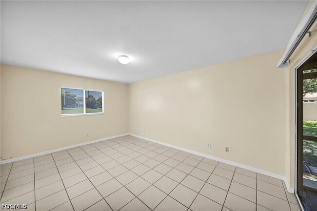Building Photo - 3738 Santa Barbara Blvd