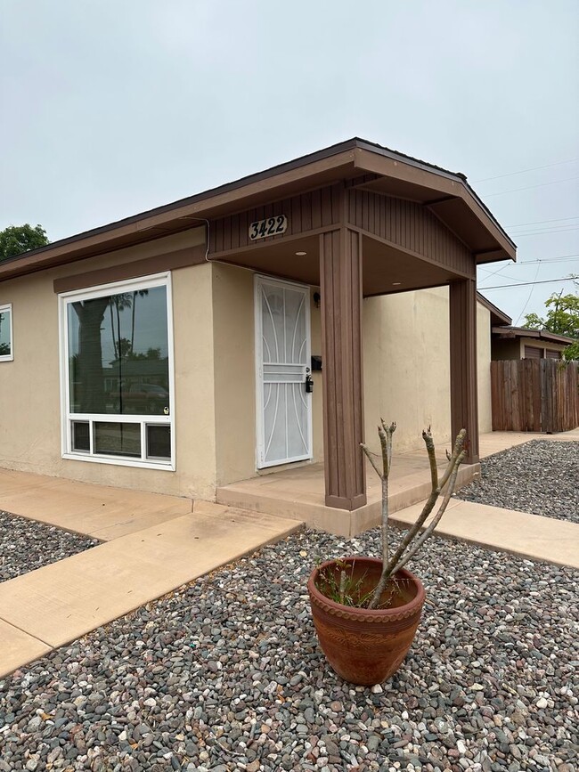Primary Photo - 3420-22 Luna Ave
