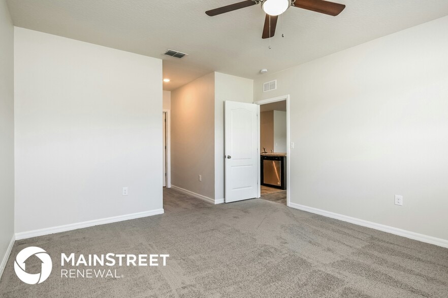 Building Photo - 703 Kindred Ln