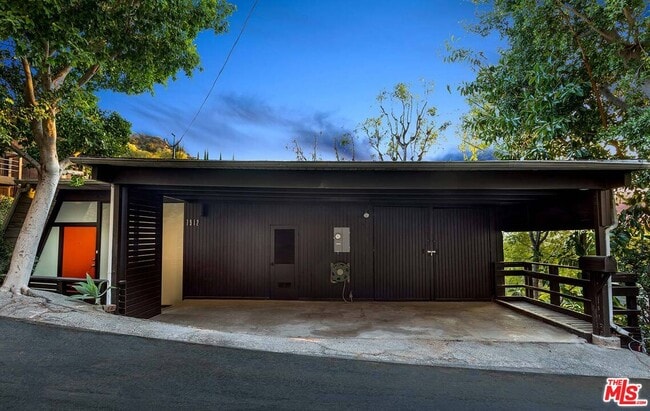Building Photo - 7912 Willow Glen Rd