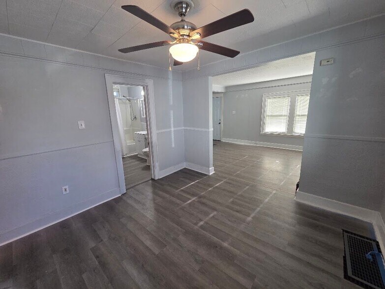 Building Photo - 112 Gale Ave