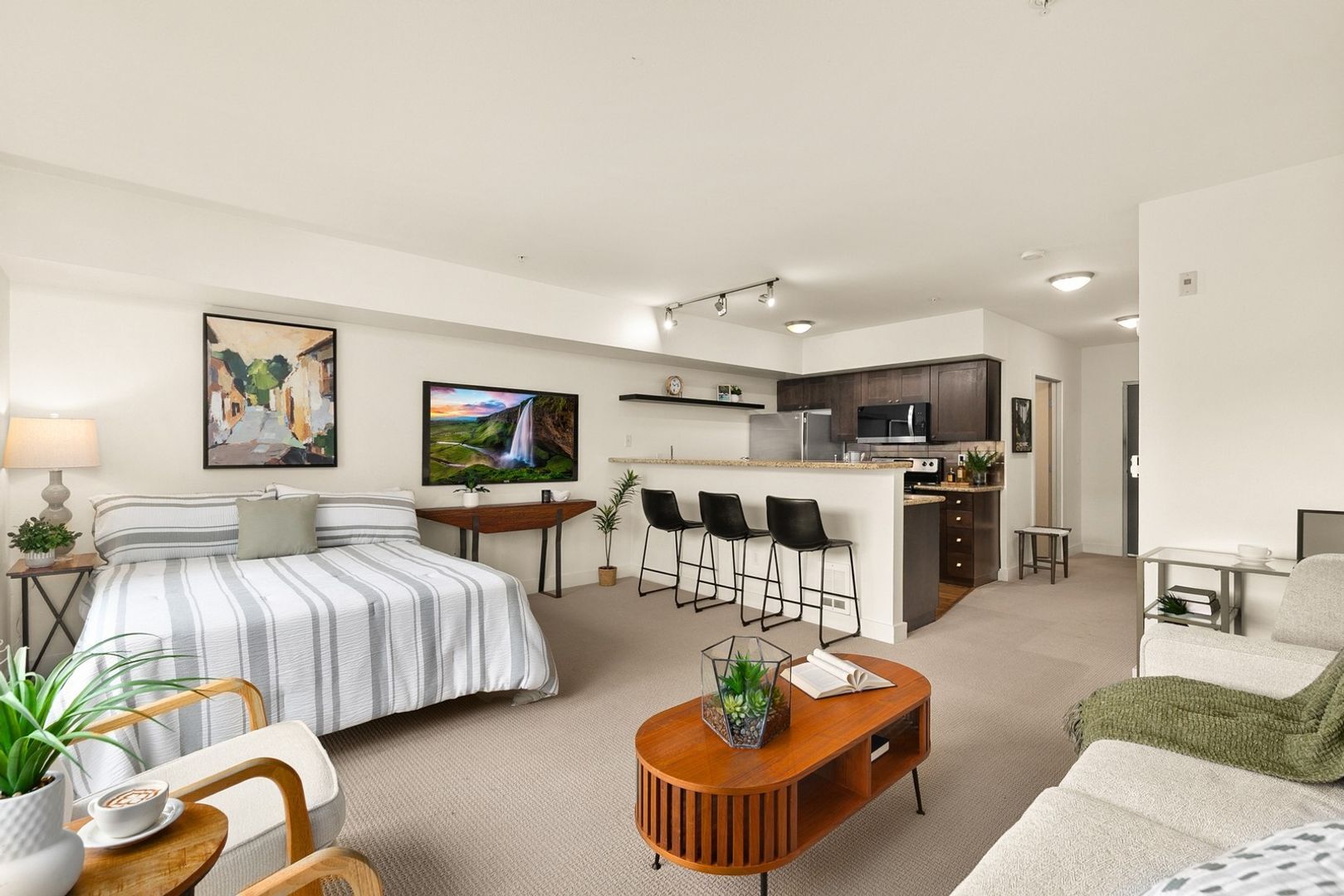 Building Photo - Renovated Studio in Capitol Hill with Rooftop City Views!!!!