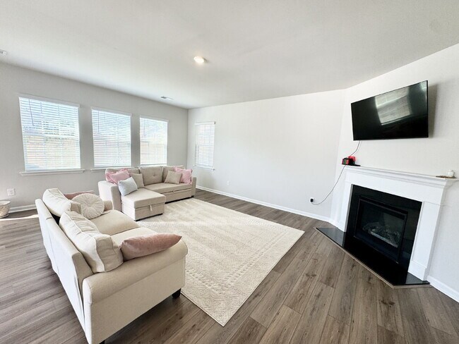 Building Photo - Spacious 4-Bedroom Home w/ 3 Full Baths on Somerset Lane in Central, SC